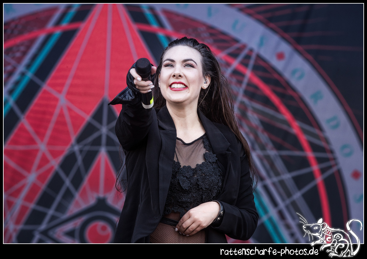 2018-08-03_amaranthe__wacken-015
