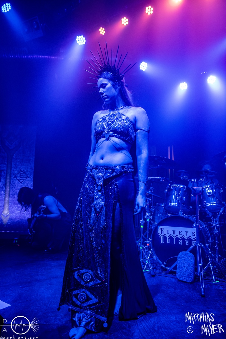 Eridu-Heavenly-Down-Tour-Backstage-Muenchen-13-10-2024-MM-SB2_6258-Verbessert-RR