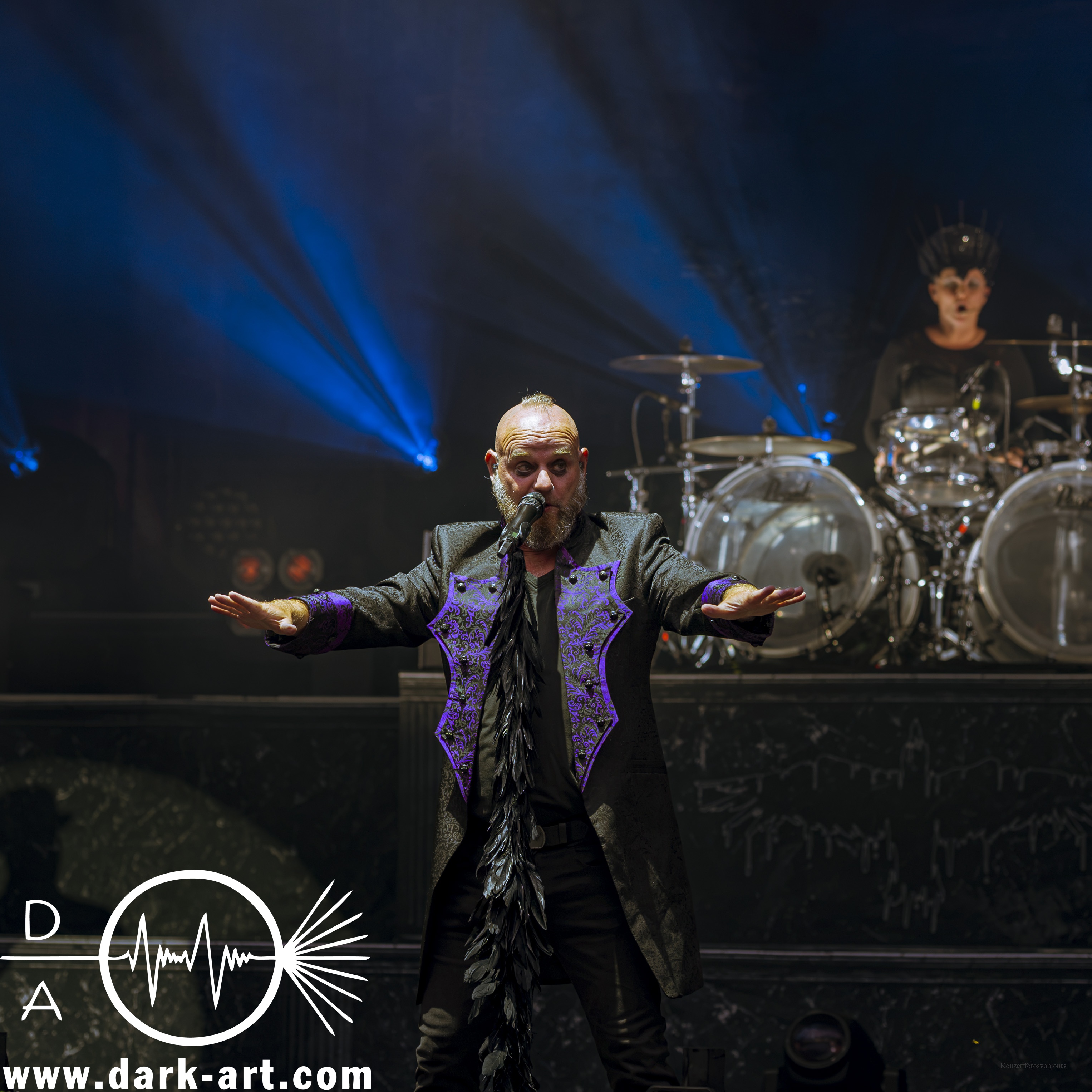 1_martin-darkness-4-5